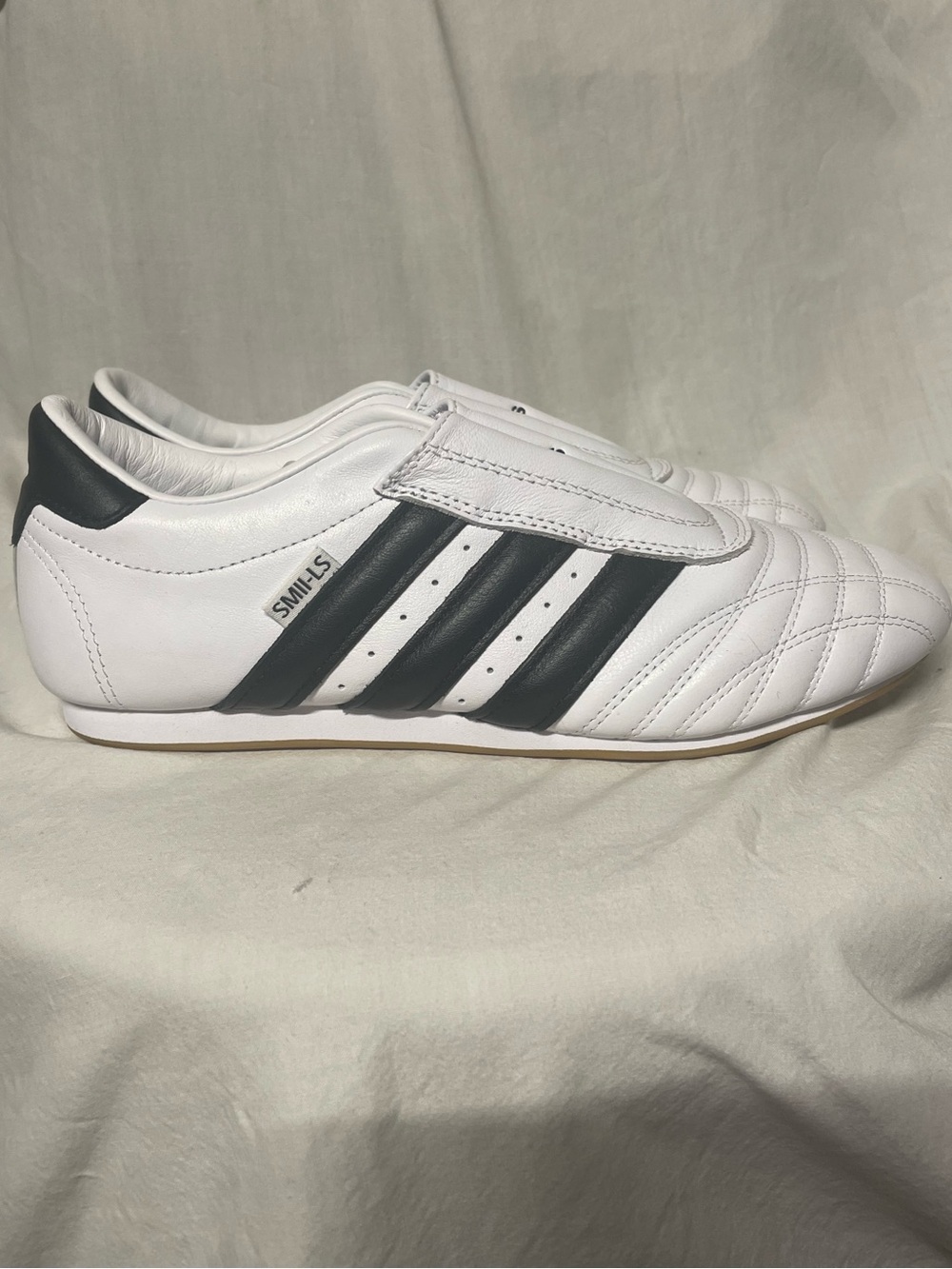 Like new! Adidas Taekwondo Leather Women’s Slip on sneakers sz 8